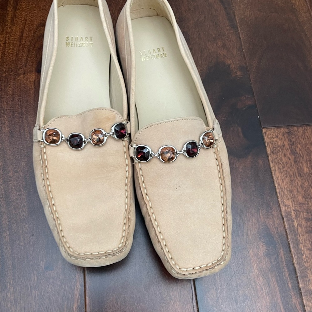 Stuart Weitzman "Rocks" Beige Suede loafer.  EUC. size 9